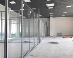 Начались работы по внутренней отделке офисного здания