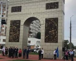 Открытии Триумфальной арки на проспекте Победы